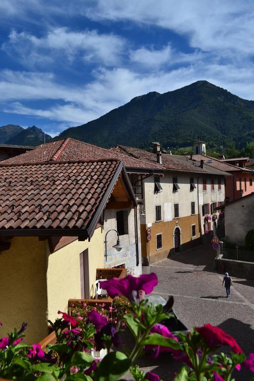 Albergo Alla Costa Bezzecca Bagian luar foto