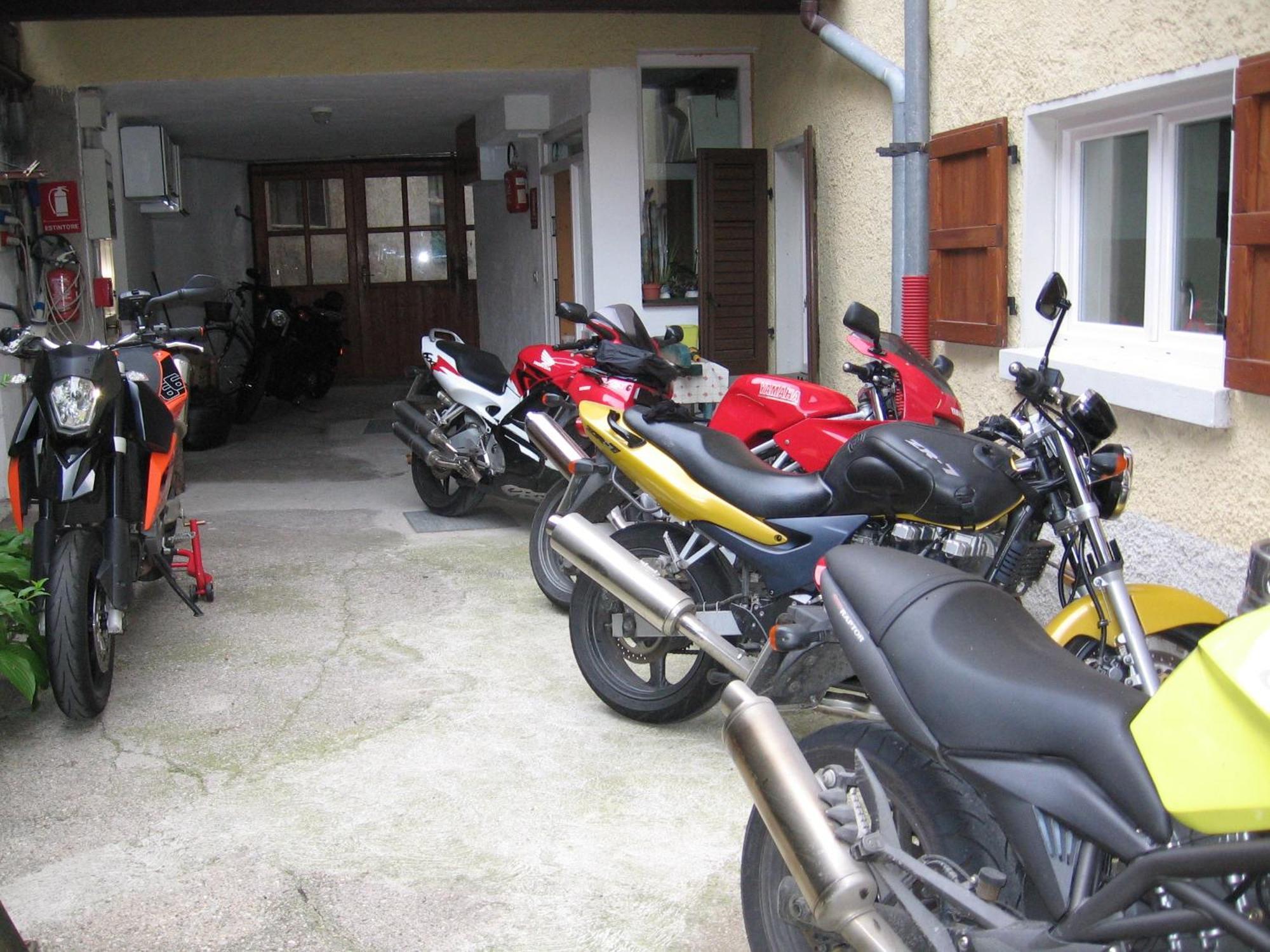 Albergo Alla Costa Bezzecca Bagian luar foto