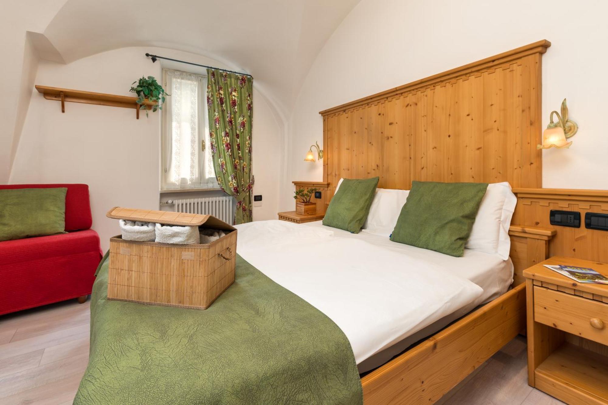 Albergo Alla Costa Bezzecca Bagian luar foto