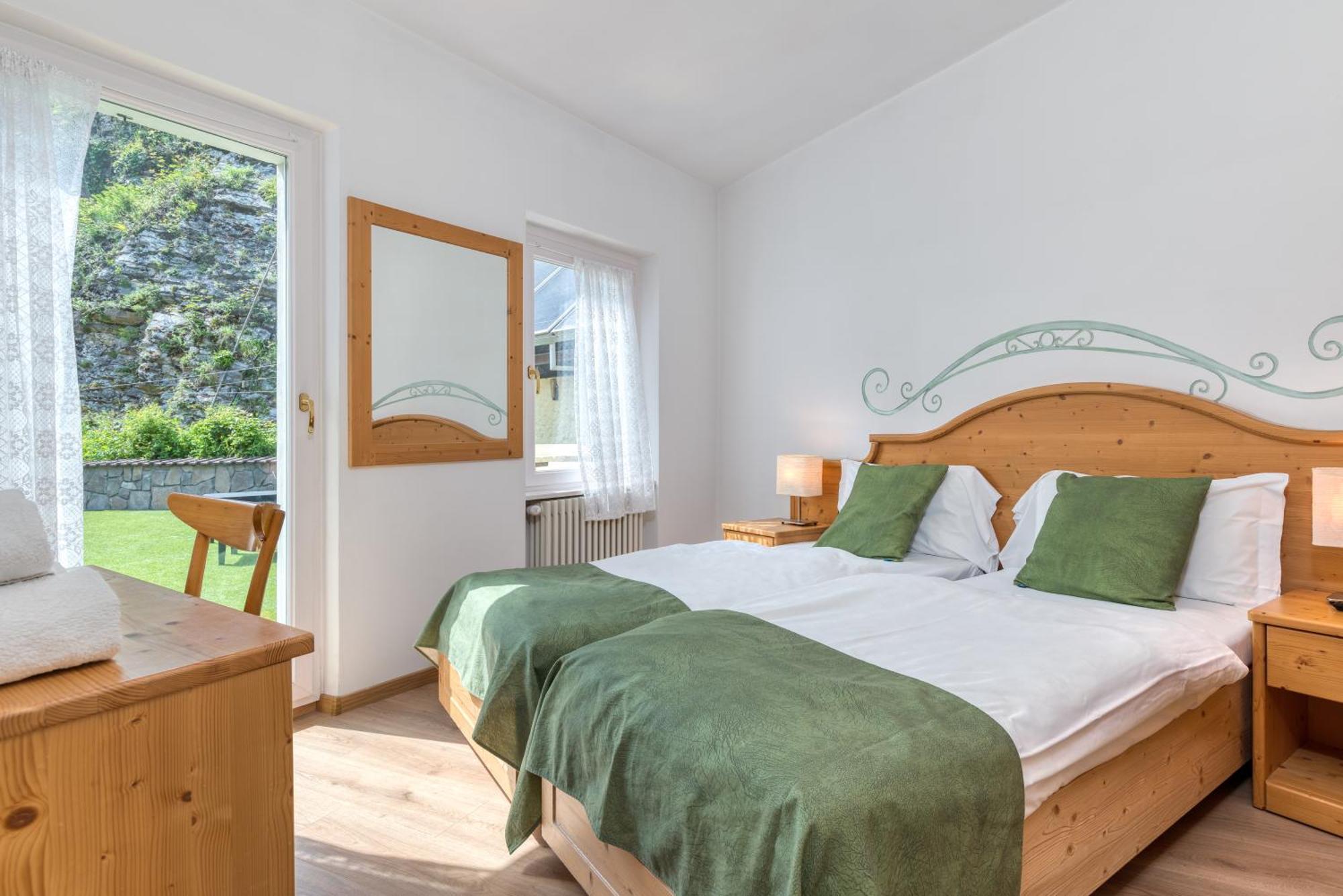 Albergo Alla Costa Bezzecca Bagian luar foto