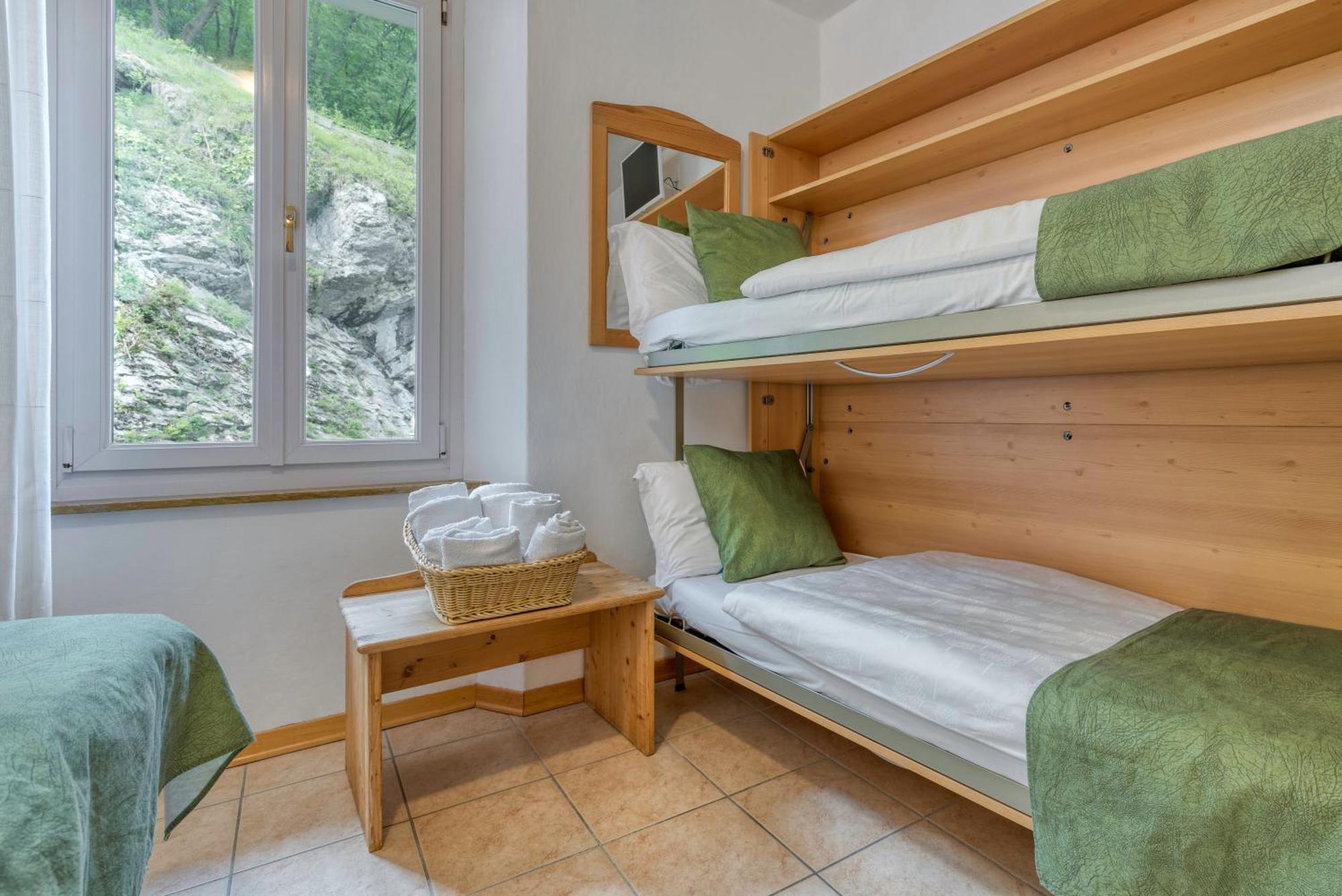 Albergo Alla Costa Bezzecca Bagian luar foto