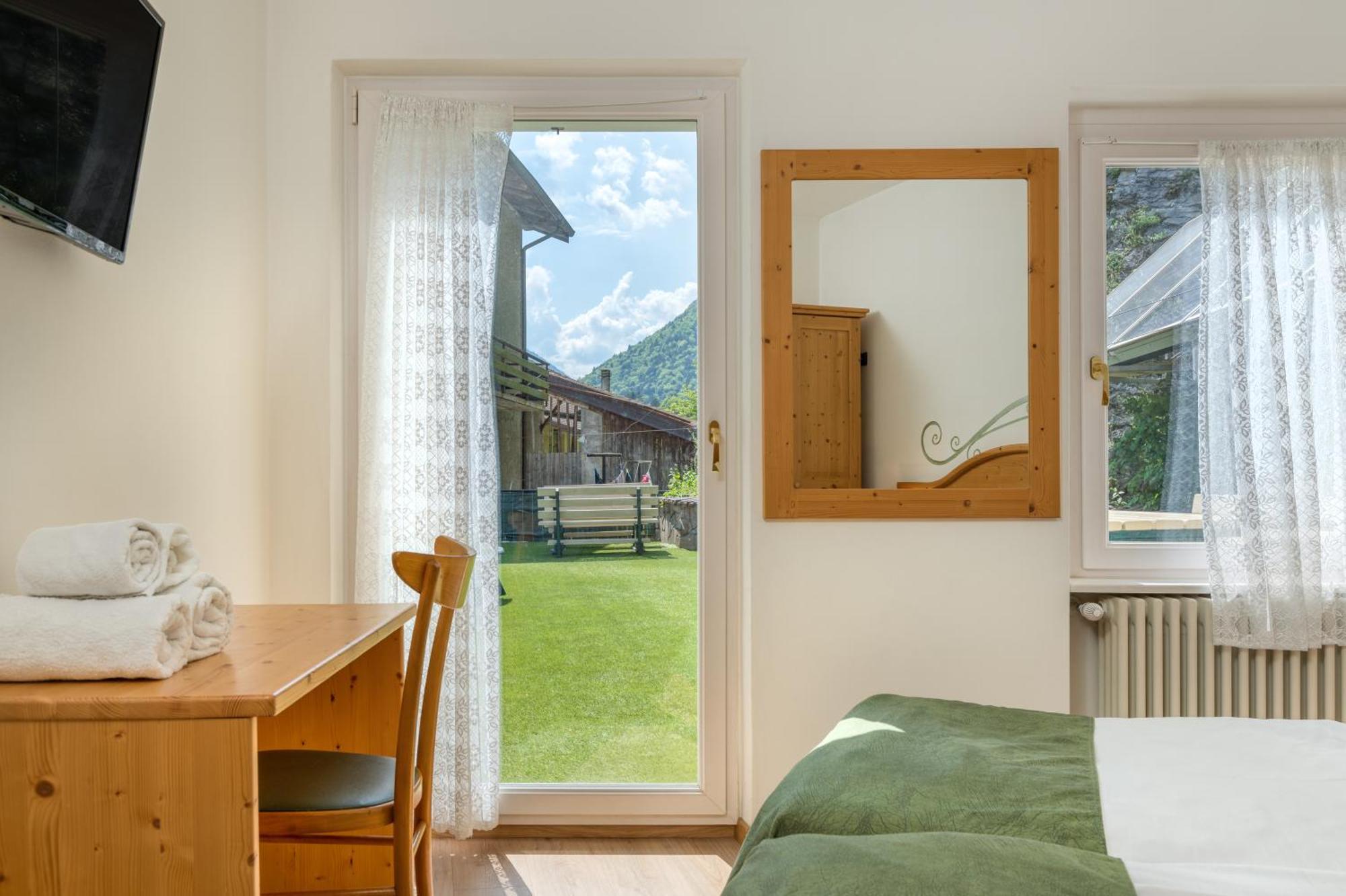 Albergo Alla Costa Bezzecca Bagian luar foto
