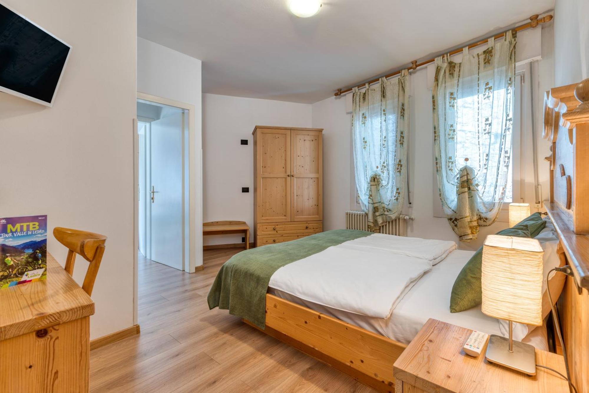 Albergo Alla Costa Bezzecca Bagian luar foto