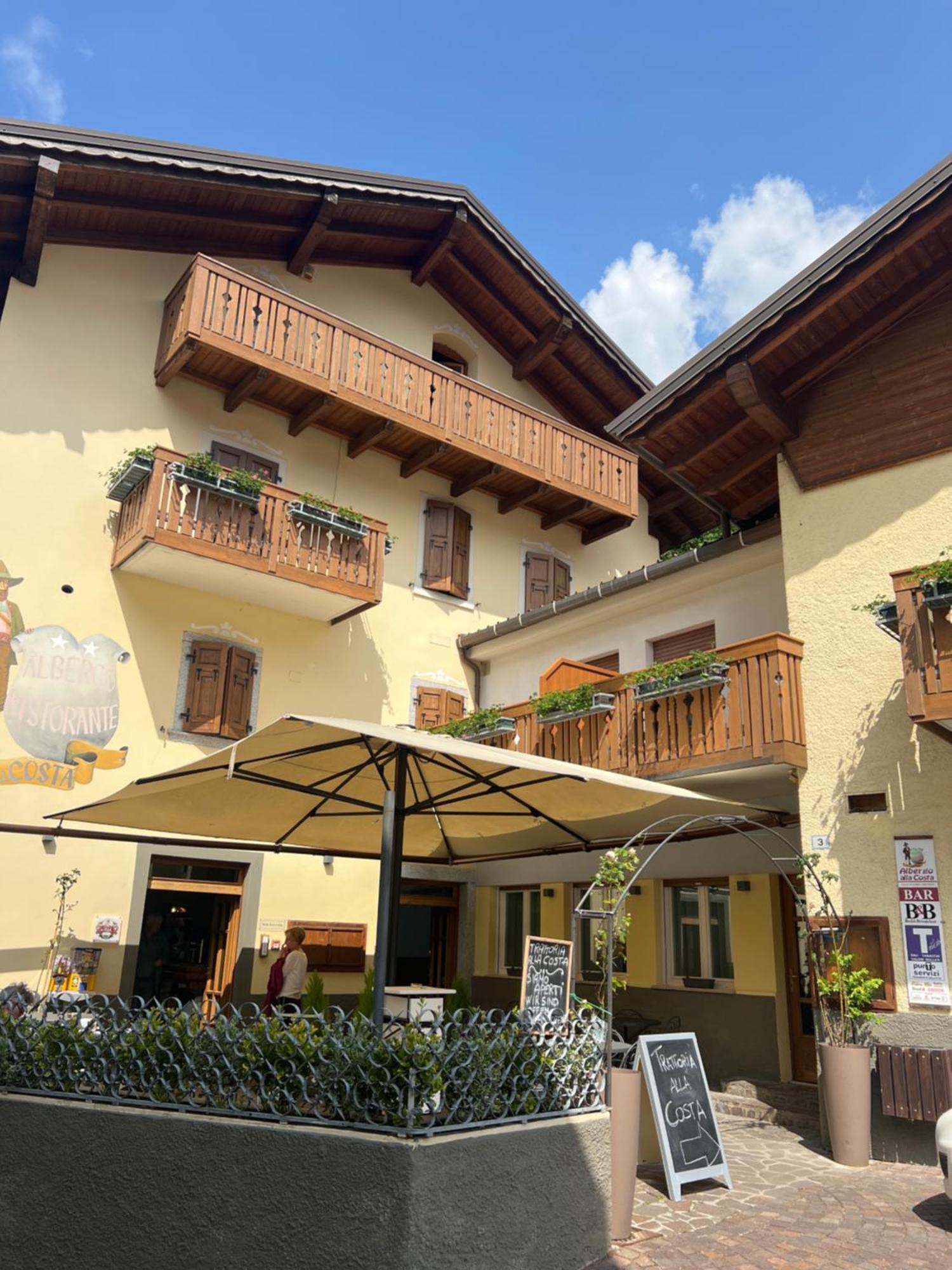 Albergo Alla Costa Bezzecca Bagian luar foto