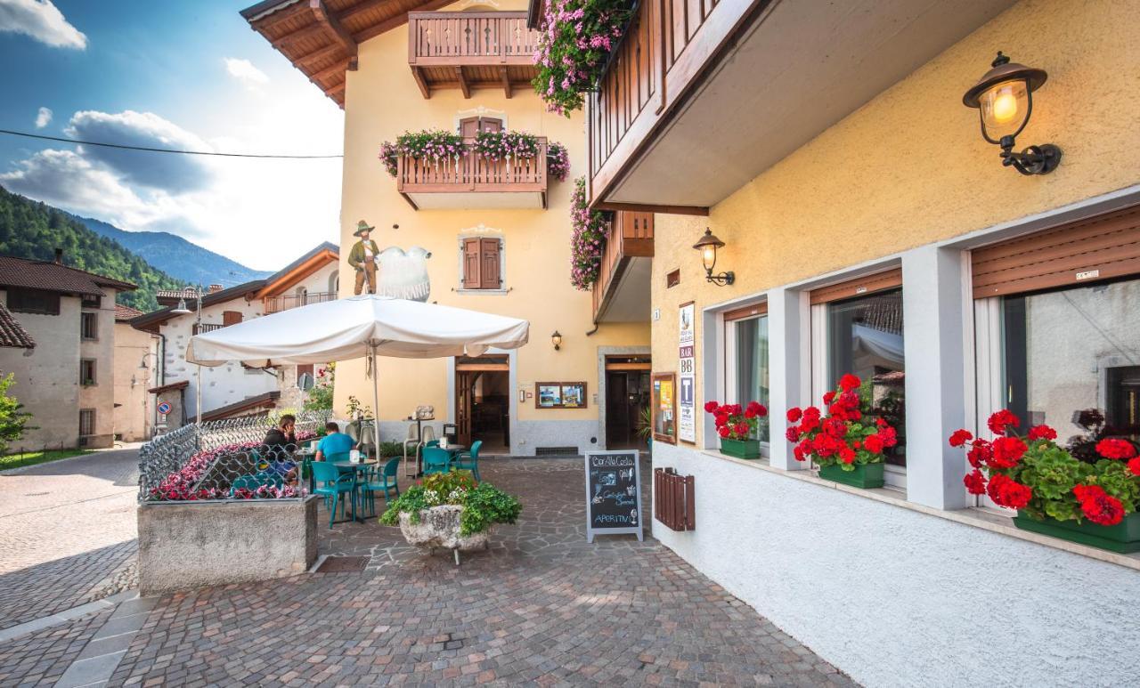 Albergo Alla Costa Bezzecca Bagian luar foto